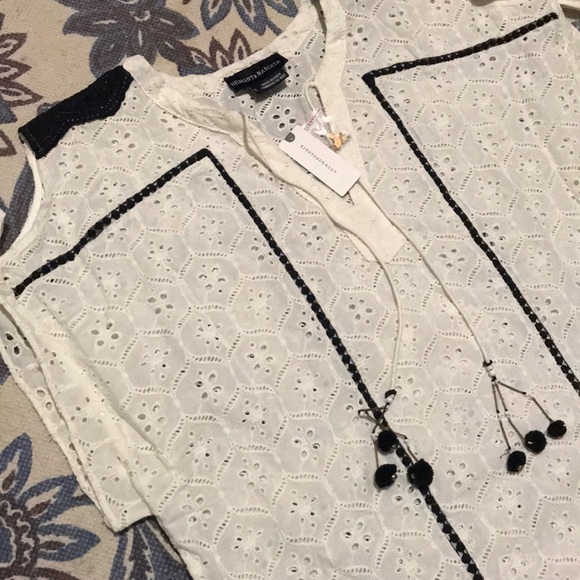 Hermant & Nandita Aditya Embroidered Tunic Dress - Picture 7 of 8